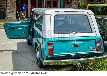 Pigeon Forge, Tn - August 25, 2017: Rear Corner View Of A Kaiser Jeep Jeepster Commando Station Wago