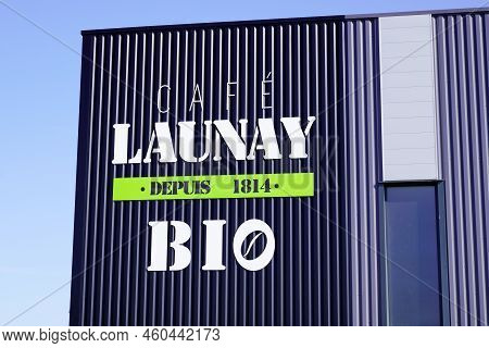 Agen , Aquitaine  France - 08 22 2022 : Cafe Launay Text Facade Sign Logo Coffee Leading Coffee Make