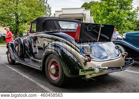Highlands, Nc - June 10, 2022: Low Perspective Rear Corner View Of A 1936 Auburn 852 Cabriolet At A 