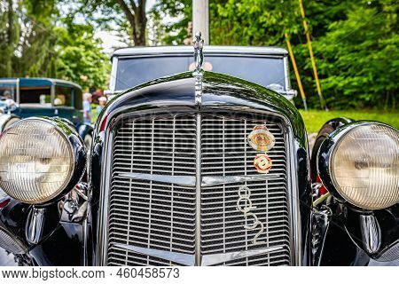 Highlands, Nc - June 11, 2022: Close Up Detail View Of A 1936 Auburn 852 Cabriolet Headlights And Gr