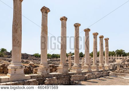 Beit Shean, Israel, August 06, 2022 : Partially Restored Ruins Of One Of The Cities Of The Decapolis