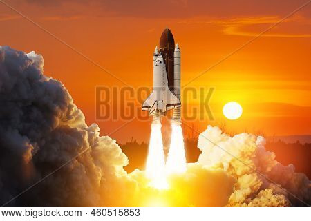 Spaceship Lift Off. Space Shuttle With Smoke And Blast Takes Off Into Space On A Background Of Sunse