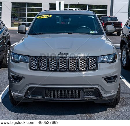 Monroeville, Pennsylvania, Usa August 28, 2022 A Gray Jeep Suv For Sale At A Dealership On A Sunny S