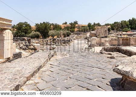 Beit Shean, Israel, August 06, 2022 : Partially Restored Ruins Of One Of The Cities Of The Decapolis