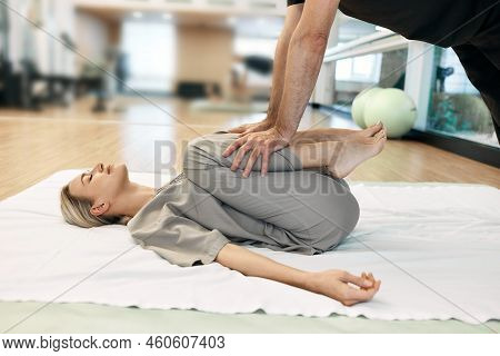 Massage Therapist Doing Massage Using Oriental Techniques Yumeiho For Correcting Posture Of Womans B