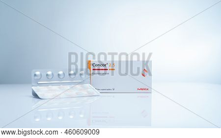 Chonburi, Thailand-august 19, 2022 : Concor 2.5 Product Of Merck In Paper Box Packaging On Gradient 