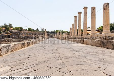 Beit Shean, Israel, August 06, 2022 : Stone Pavement On The Main Street Of Partially Restored Ruins 