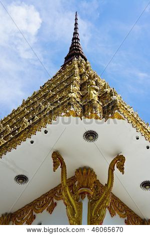 屋根と空寺 2