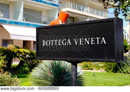 Cannes , Paca France - 08 29 2022 : Bottega Veneta Logo Sign And Brand Text On Store Facade Fashion 