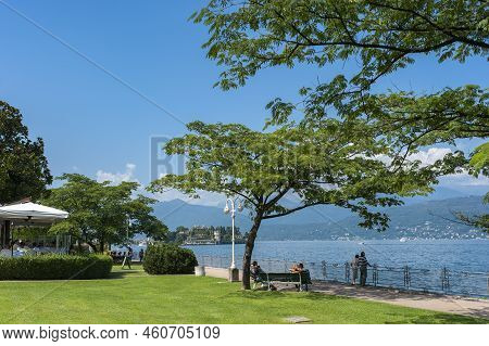 Stresa, Italy - August 15, 2018: Promenade In Stresa On Lake Maggiore, With Isola Bella In The Backg