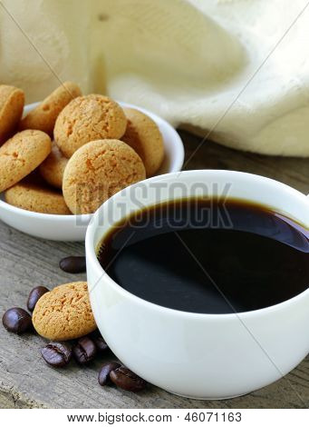 Espresso koffie met koekjes amaretti cup