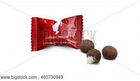 Chisinau, Moldova - July 24, 2022: Almonds In Chocolate With Cinnamon Julius Meinl. Julius Meinl Aus