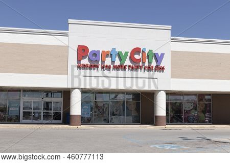 Greenwood - Circa August 2022: Party City Strip Mall Location. Party City Provides Costumes And Part