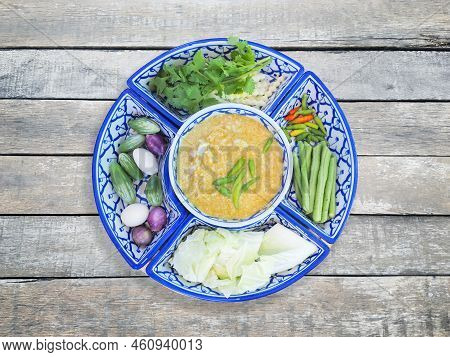 Crab Chili Paste Dip With Coconut Milk With Fresh Vegetables On Tradition Blue And White Plate.