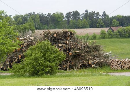 Brænde bunke i landdistrikterne atmosfære