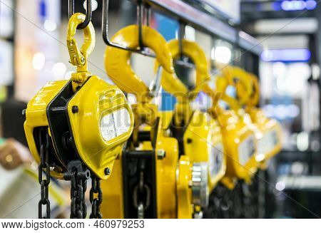Close Up Industrial Manual Chain Hoist Equipment Labor Saving Machine For Lifting Object And Reduce 