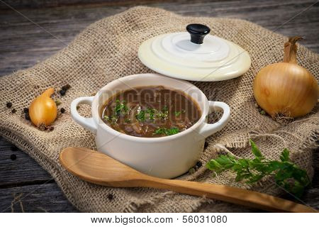 French onion soup / Soupe à l'oignon