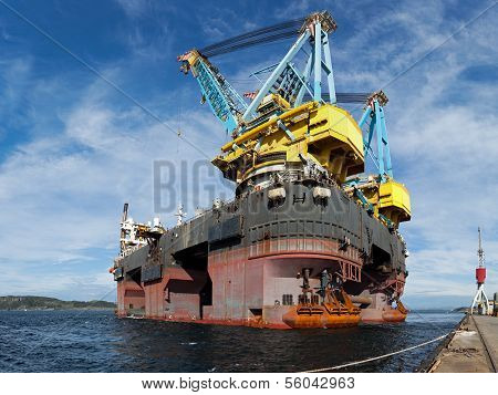 Floating Crane Vessel