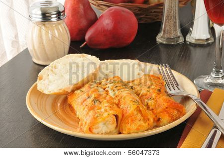 Manicotti mit Butterbrot und Wein
