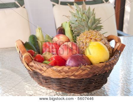 新鮮な夏の果物と野菜