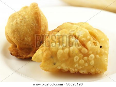 Sihngara Or Samosa And Nimki