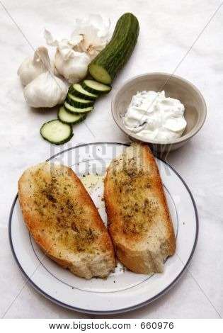 ขนมปังและ Tzatziki