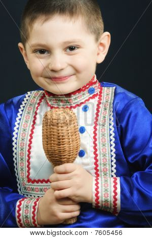 Little Boy giocando Maracas