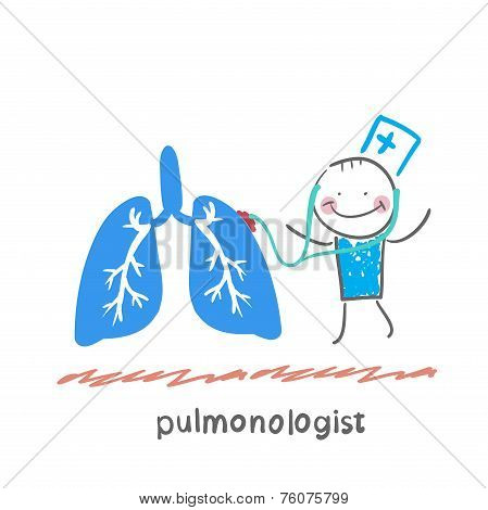 pulmonologist listens to body lungs
