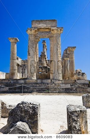 Ruiny chrámu na ostrově Aegina, Řecko