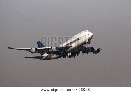 สีเทาฟ้า 747
