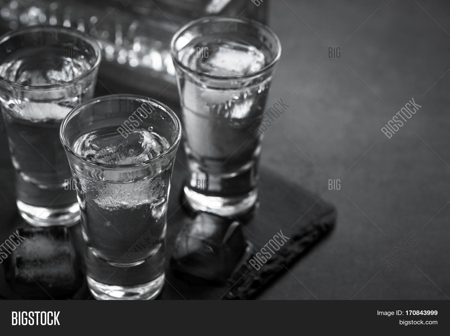 Картинка рюмка водки