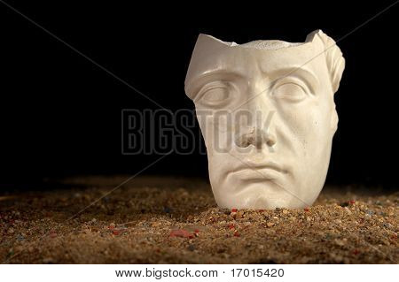 Maske auf sand
