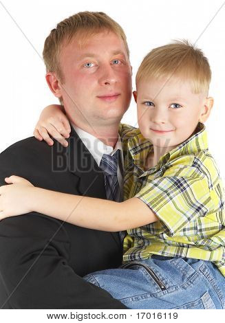 Сын на руках отца. Счастливая семья...