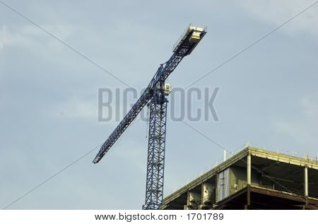 Foto de una grúa en una obra de construcción
