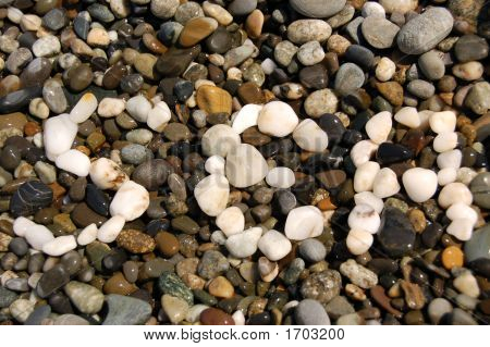 das Meer Wort gemacht mit Kieseln