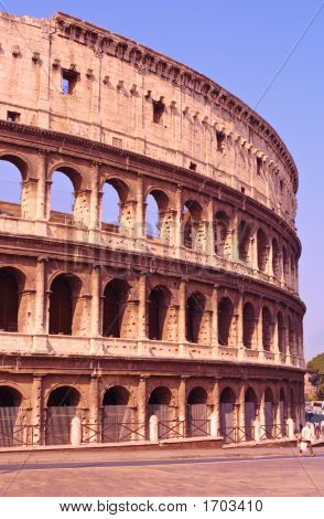 Il Colosseo znany również jako Flawiuszy amfiteatr w Rzymie