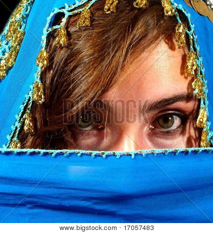 Ritratto di ragazza araba