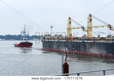 Photo with bulk carrier on the haven.