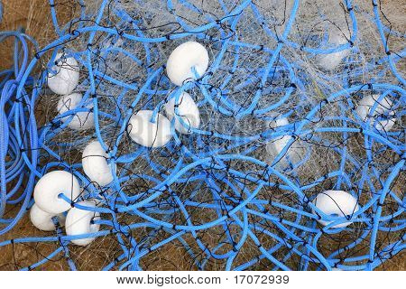 Close up pescador azul con blanco boya bouee