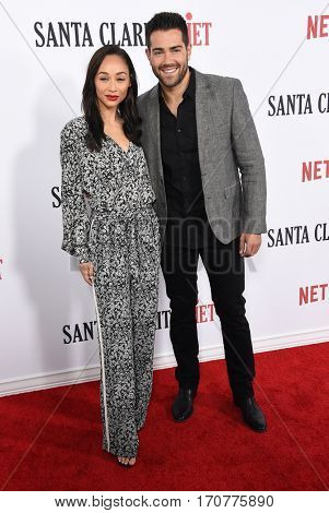 LOS ANGELES - FEB 01:  Cara Santana and Jesse Metcalfe arrives to the 