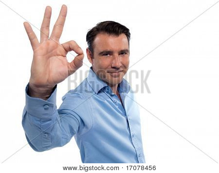 homme portrait signe ok joyeux studio isolé on white background