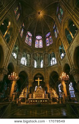 Notre Dame de Paris Carhedral interior Navealtar stieg Windo