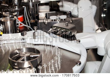 Steriline isolators equipment, robotic asepting compounding system