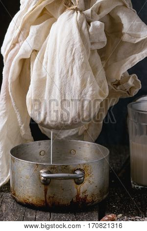 Making Non-dairy Almond Milk