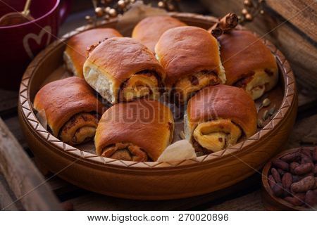homemade cinnamon buns with chocolate - sweet food