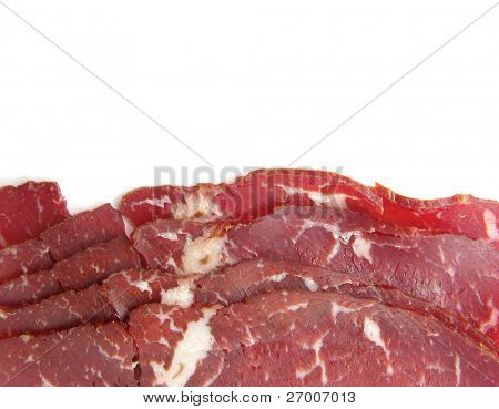 Prosciutto crudo skinke isoleret på hvid baggrund