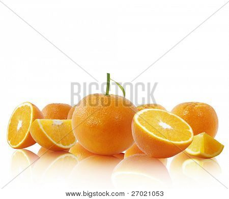 Laranja em fundo branco