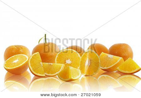 Laranja em fundo branco