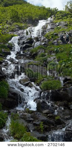 Cascata ruscello di montagna