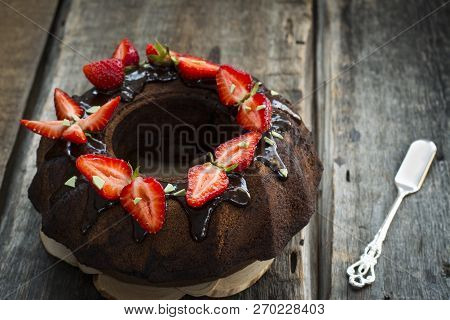 Traditional Chocolate Gugelhupf With Strawberry. Brownie Cake. Chocolate Kex. German Baked Goods. Au